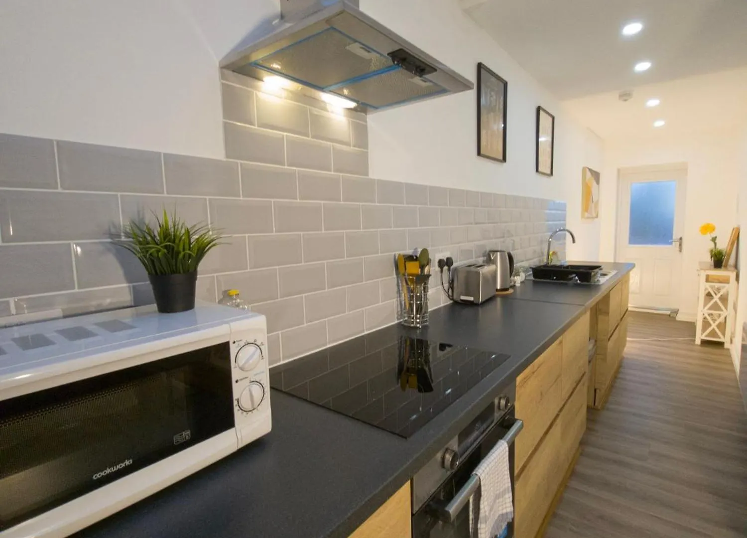 קארדיף Plenty Of Parking Available; 3 Bedroom Apartment By Property Promise