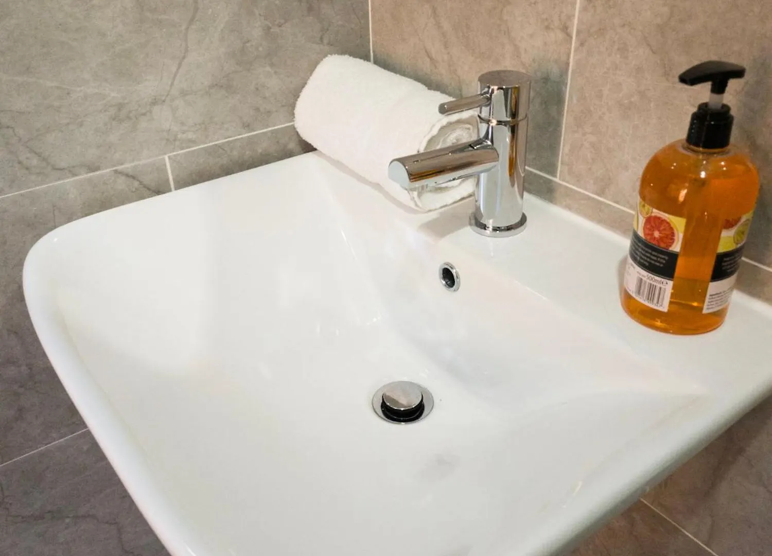 קארדיף Plenty Of Parking Available; 3 Bedroom Apartment By Property Promise