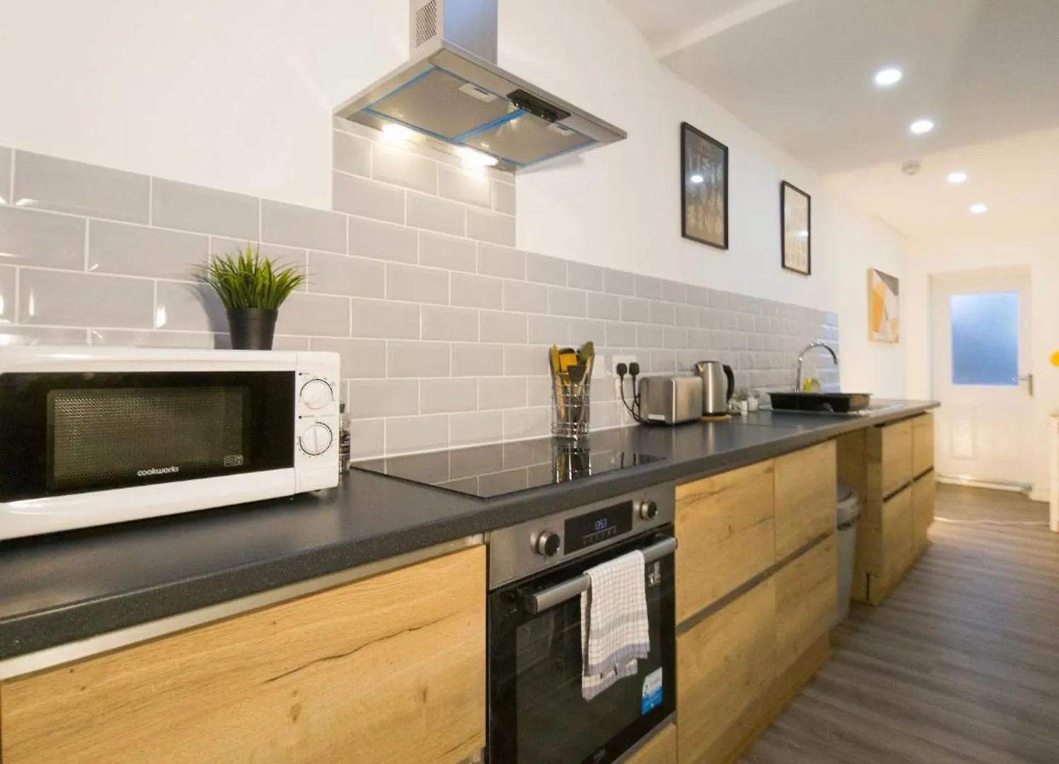 קארדיף Plenty Of Parking Available; 3 Bedroom Apartment By Property Promise