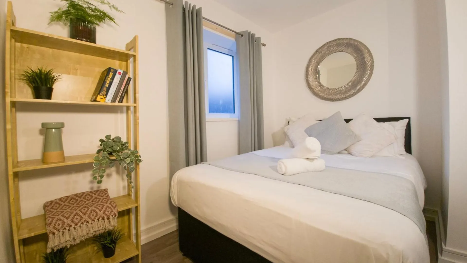 קארדיף Plenty Of Parking Available; 3 Bedroom Apartment By Property Promise