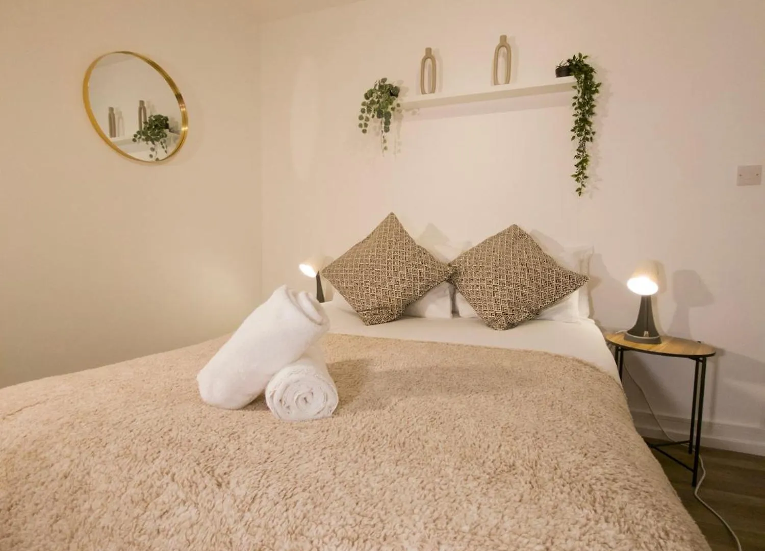 קארדיף Plenty Of Parking Available; 3 Bedroom Apartment By Property Promise בריטניה
