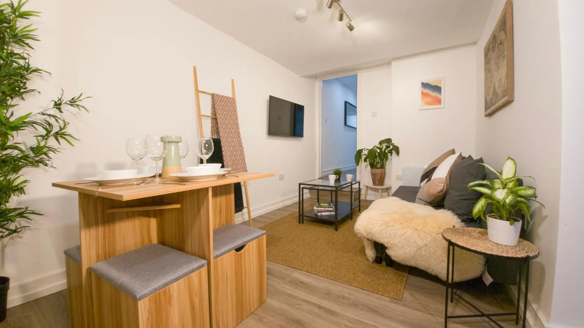 קארדיף Plenty Of Parking Available; 3 Bedroom Apartment By Property Promise 0*,  בריטניה