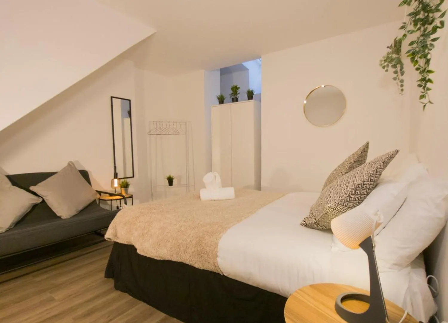 קארדיף Plenty Of Parking Available; 3 Bedroom Apartment By Property Promise בריטניה