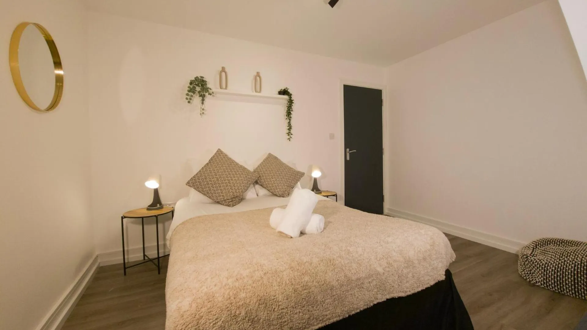 קארדיף Plenty Of Parking Available; 3 Bedroom Apartment By Property Promise