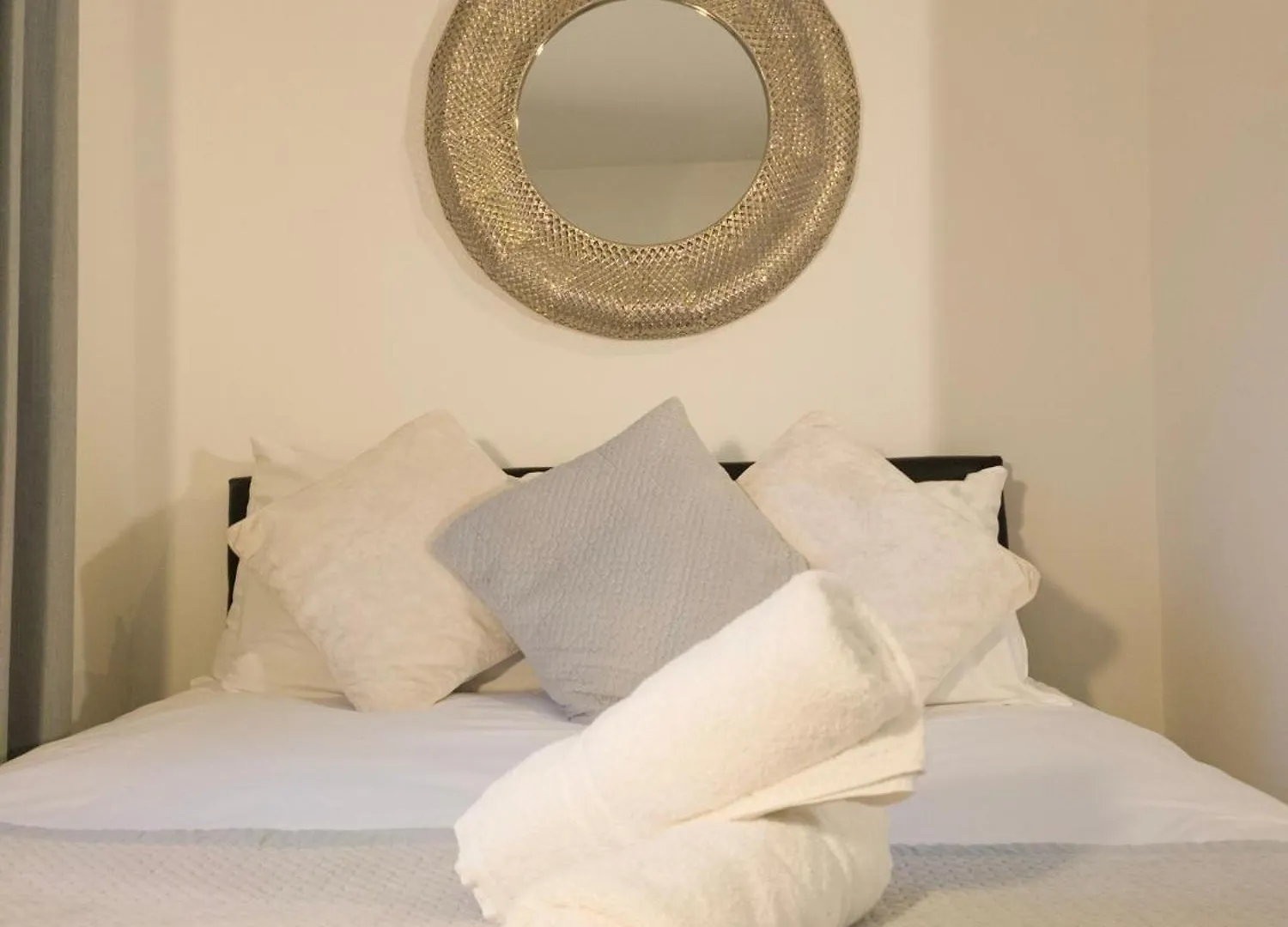 קארדיף Plenty Of Parking Available; 3 Bedroom Apartment By Property Promise 0*,