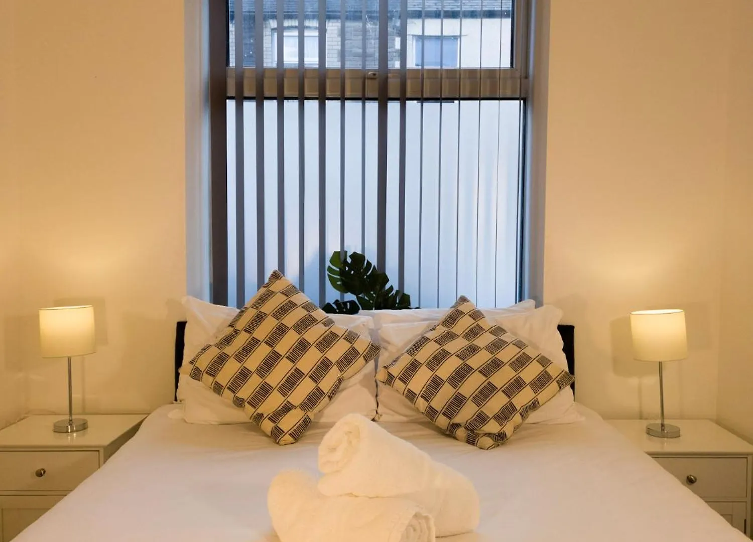 Plenty Of Parking Available; 3 Bedroom Apartment By Property Promise Cardiff 0*,  Birleşik Krallık